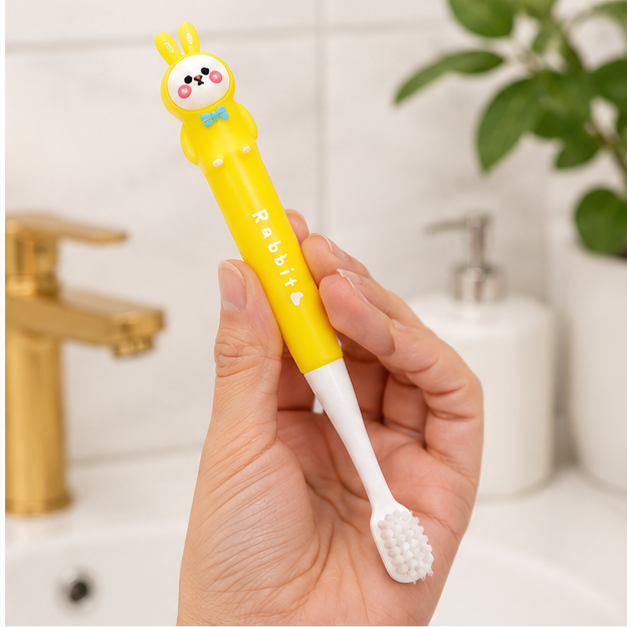 Yellow Toothbrush for Daily Oral Care (YM774)