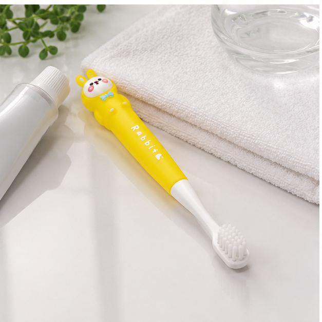 Yellow Toothbrush for Daily Oral Care (YM774)