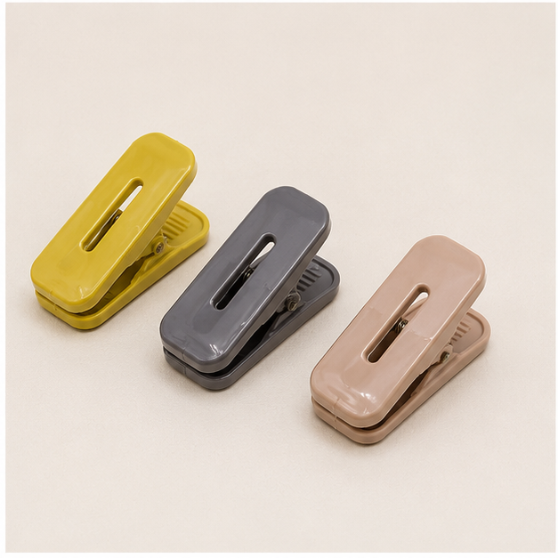 Multi-Color Plastic Clips Set (YM409)