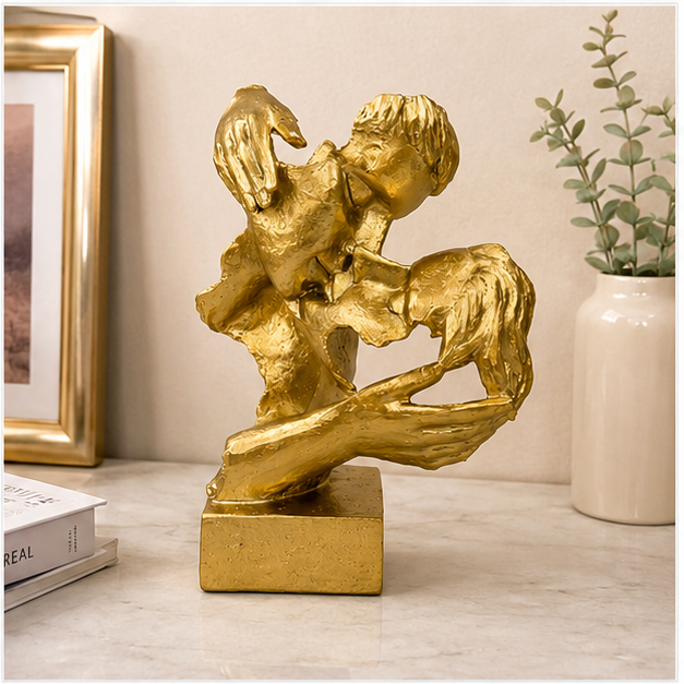 Abstract Love Figurine Gold (YM2314)